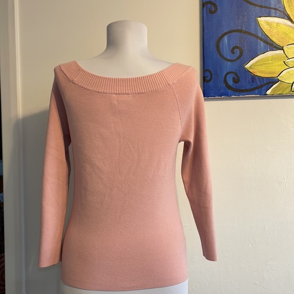 Ann Taylor Loft- boat neck/off the shoulder sweater in  soft pink - Picture 4 of 5